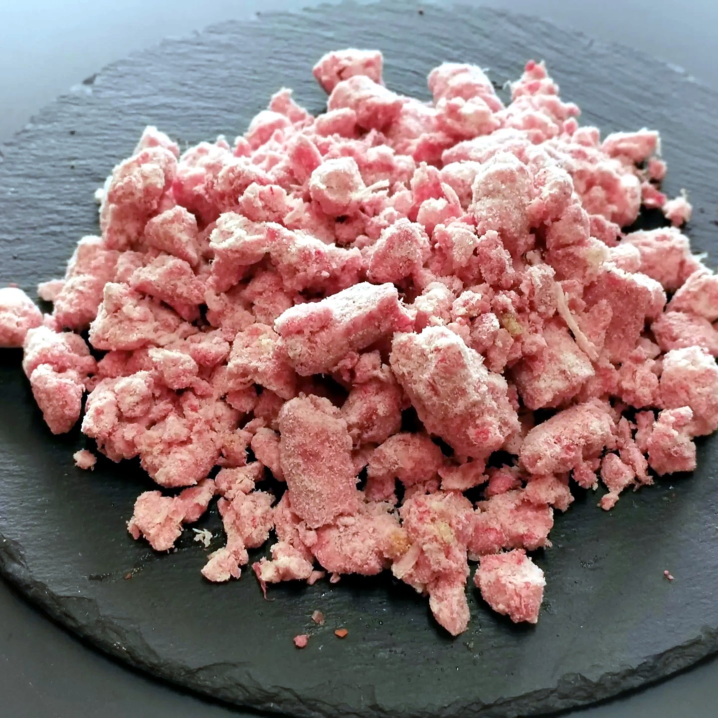 JAGNIĘCINA Z KOŚCIĄ I PODROBAMI 1 KG